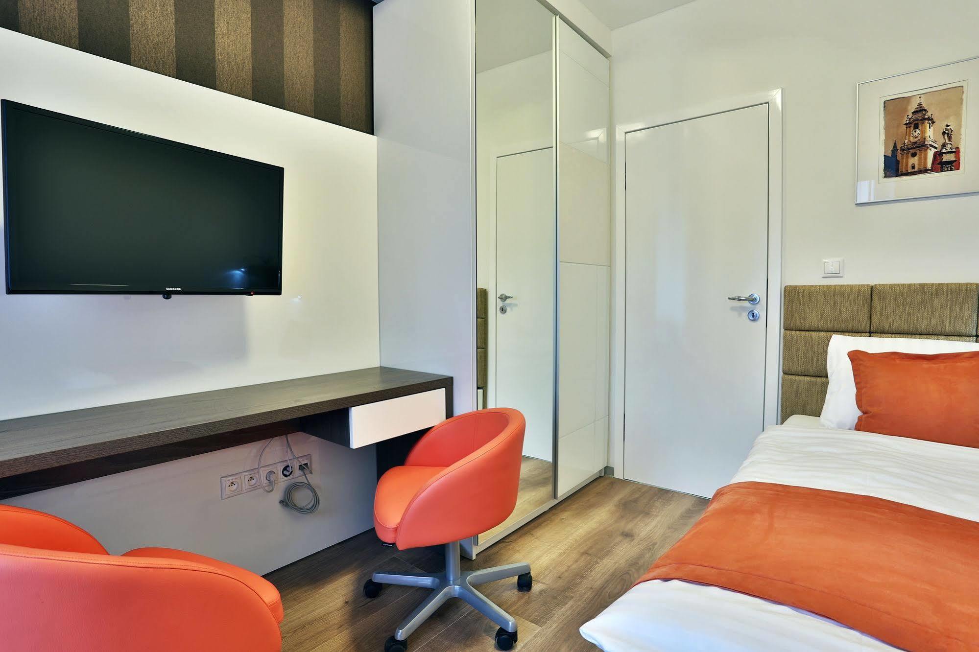 วีไอพี อพาร์ตเมนต์ Apartment บราติสลาวา ภายนอก รูปภาพ